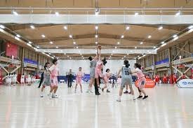 特伦特追身三分带领雄鹿打出8-2攻击波，追平比分打停掘金